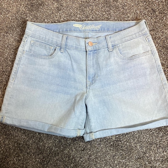 Old Navy Women’s Sweetheart Jean Shorts Light Blue Denim sz 8 Mid Rise 5” Inseam - Picture 1 of 3
